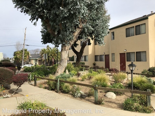 Building Photo - 956 Trinity Ave