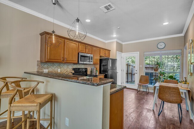 Foto del edificio - 305 Holleman Dr E