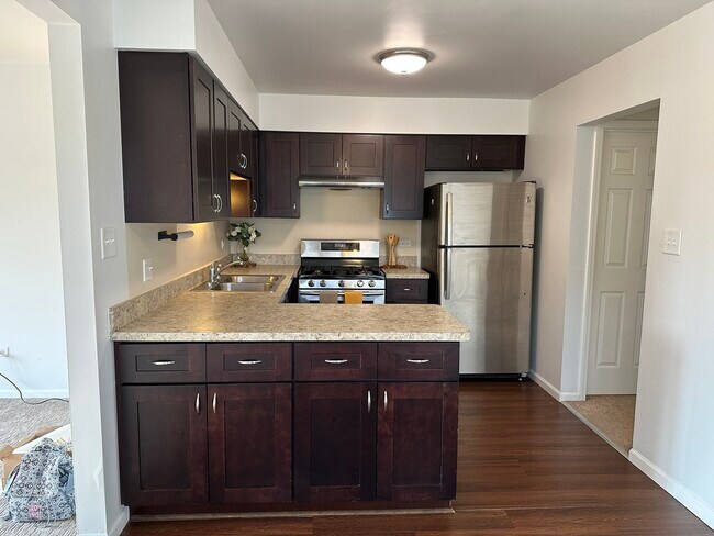 Foto del edificio - 4537 Maple Ave