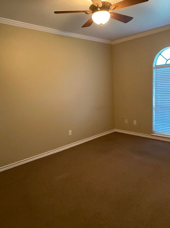 Building Photo - 7029 Chiswick Dr