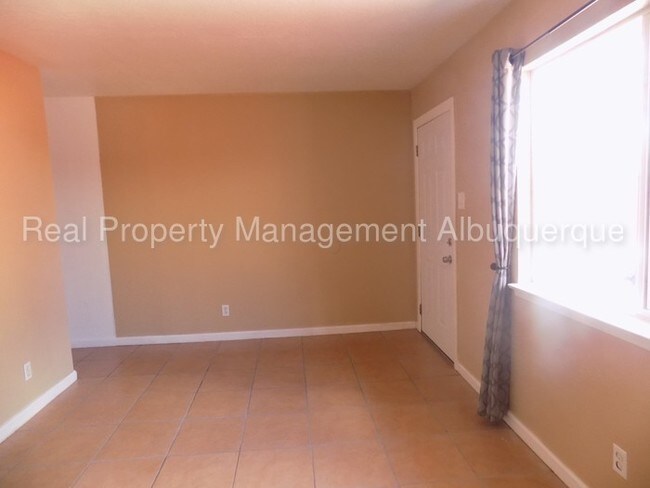 Building Photo - 3200 Comanche Rd NE