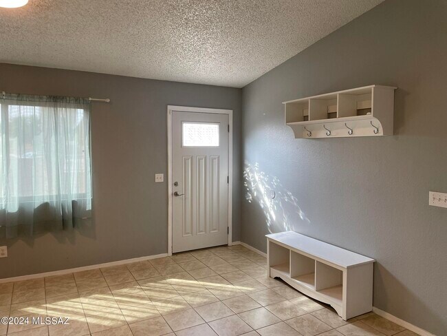 Foto del edificio - 1744 W Ransom Oaks Dr