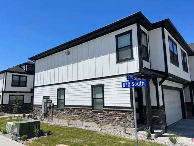 Building Photo - 866 S 190 E