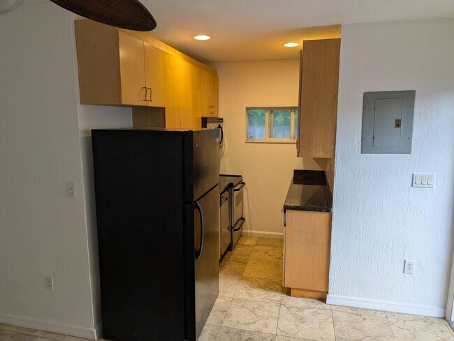 Foto del edificio - 728 NE 13th Ct