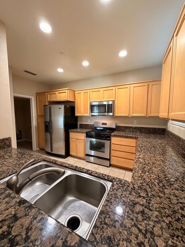 Building Photo - Coming Soon *** 3 Bedroom 2.5 Bathroom *** Rivage Folsom
