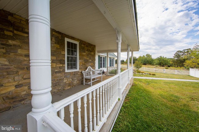 Building Photo - 207 Rocky Glen Dr