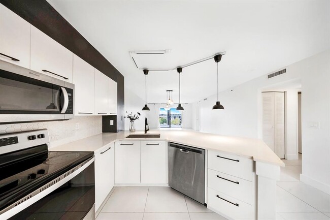 Building Photo - 2217 Cypress Island Dr