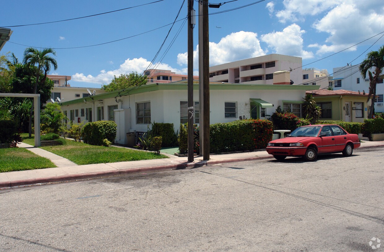 Building Photo - 7815 Byron Ave