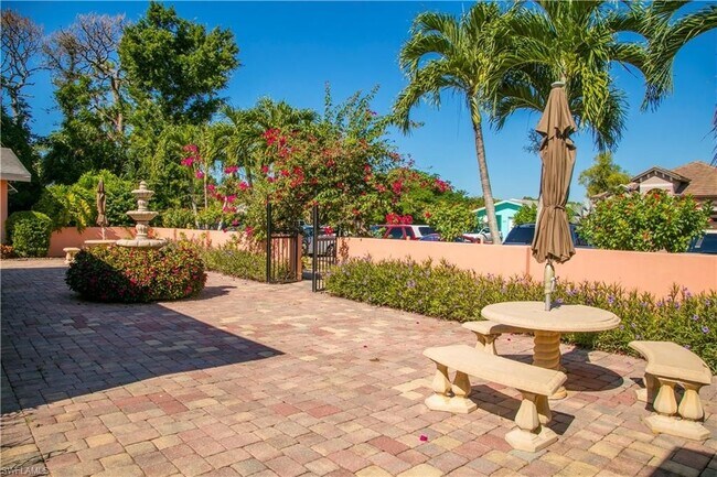 Foto del edificio - ***2 BED/1 BATH***NAPLES PARK*** NO HOA***...