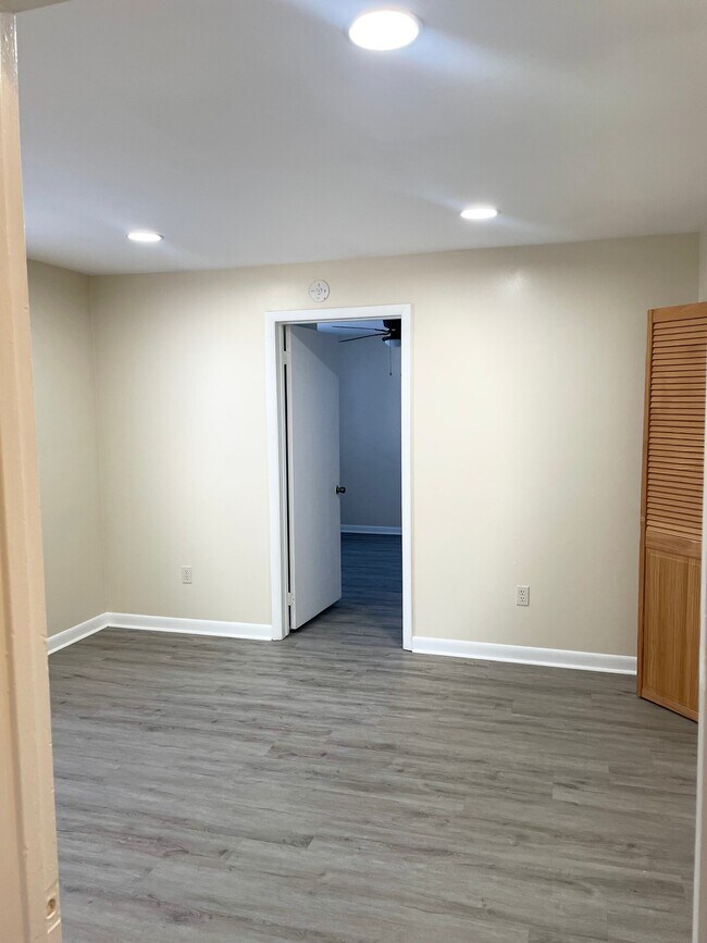 Foto del edificio - 5515 Summerfield Ave
