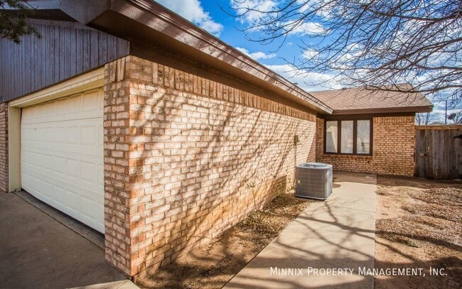 Building Photo - 1103 80th St