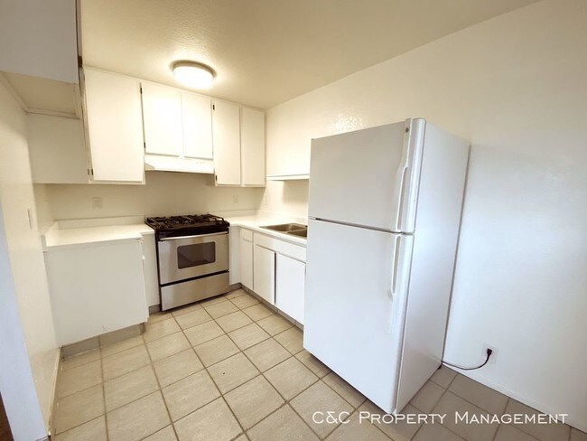 Building Photo - Two Bedroom Apartment in South Salinas