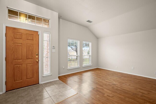 Foto del edificio - 107 Aguilar Dr