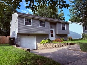 Building Photo - 7309 Schoolcraft Ln