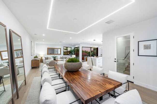 Building Photo - 205 W Avenida San Antonio