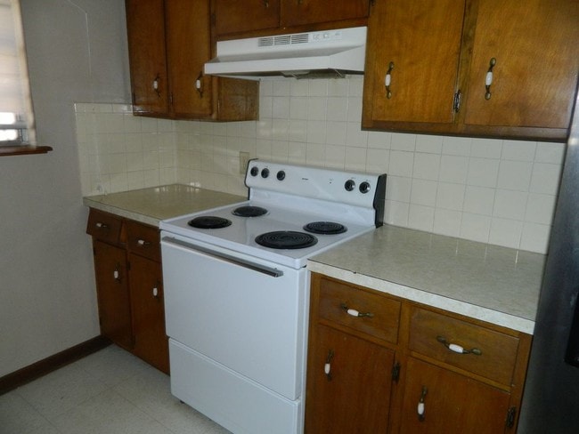 Building Photo - 2201 Pin Oak Dr