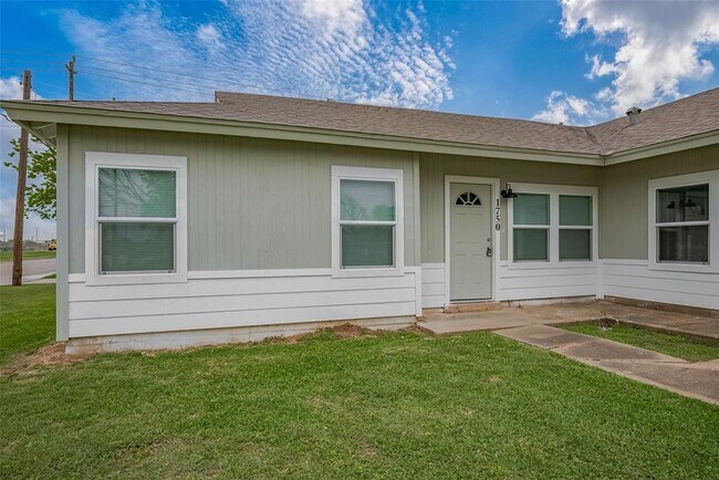 Foto del edificio - 1750 Lynn Ln