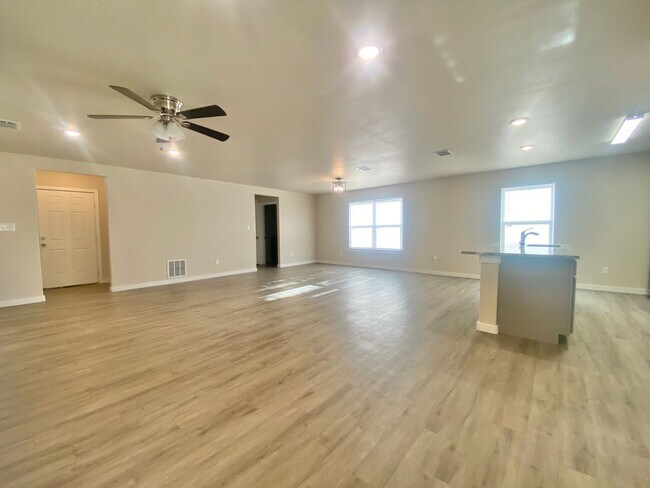 Foto del edificio - Great brick home near Texas Tech University