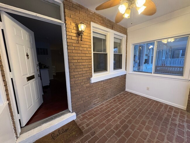 Building Photo - Edgewood Rowhouse