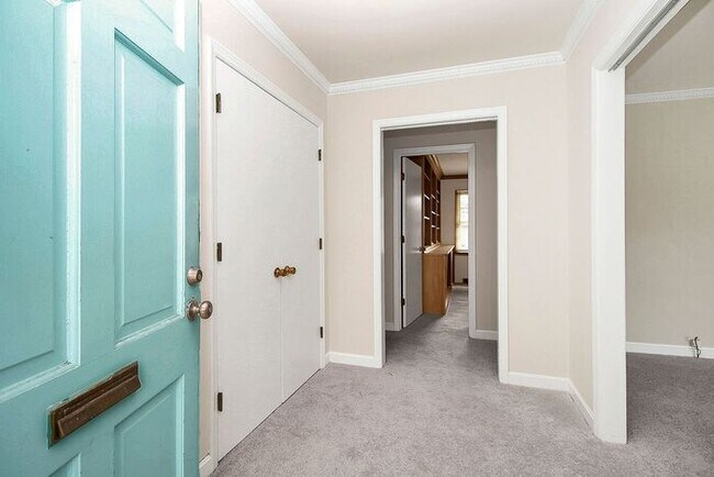 Building Photo - 3BD/2.5BA on Large Corner Lot w/ Private F...