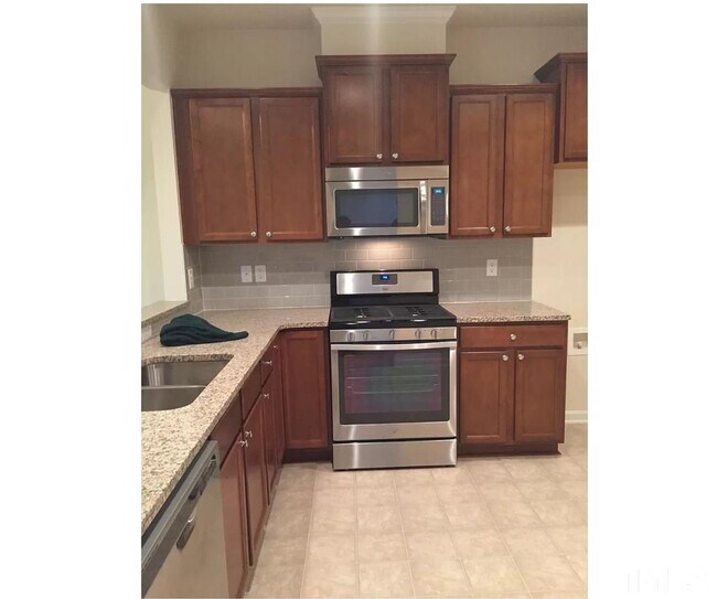 Building Photo - 418 Chanson Dr
