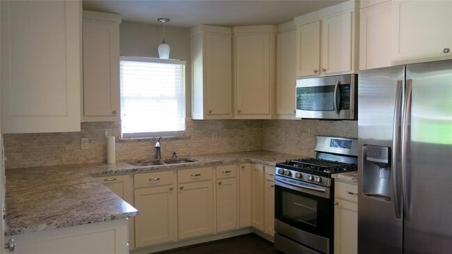 Building Photo - 809 Kirkwood Dr