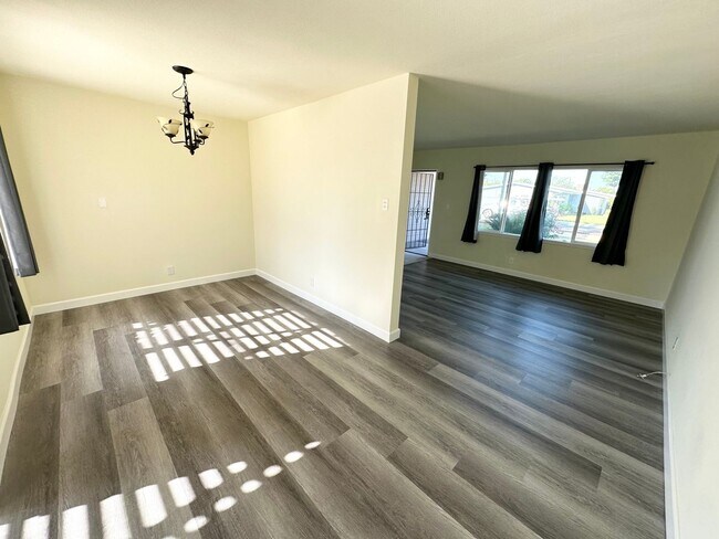 Foto del edificio - Single Family Home for Rent in Anaheim!