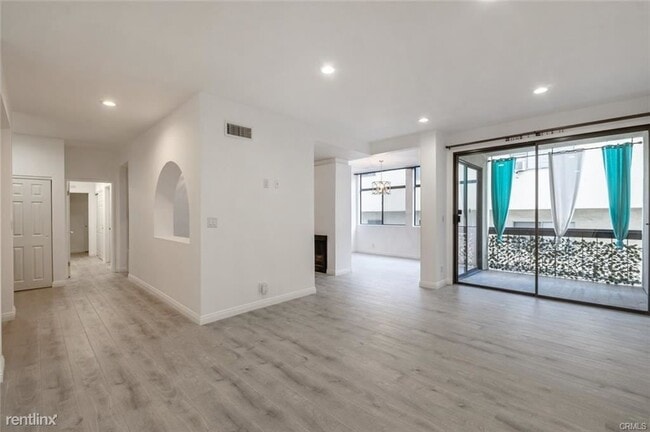 Building Photo - 2 br, 2 bath Condo - 1305 N Columbus Ave U...