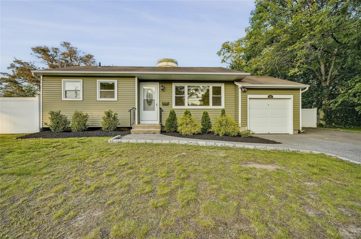 Primary Photo - 22 S Haven Dr