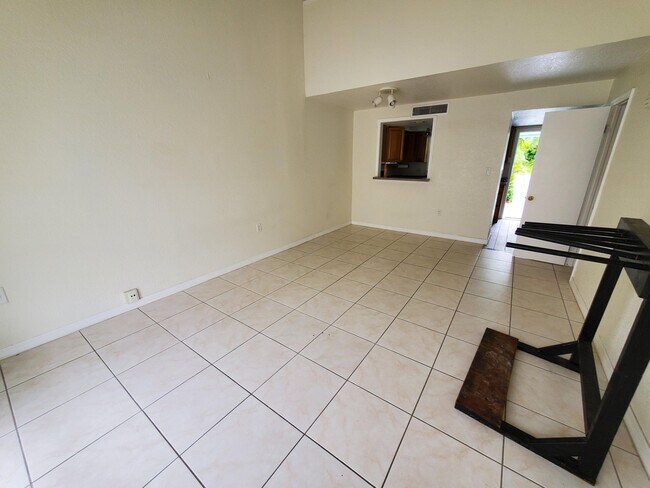 Foto del edificio - 1010 Shorewinds Dr