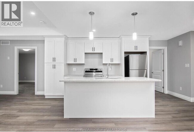 Photo du bâtiment - 102 Kerr Ave