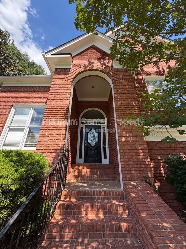 Building Photo - 5975 Waterford Pl