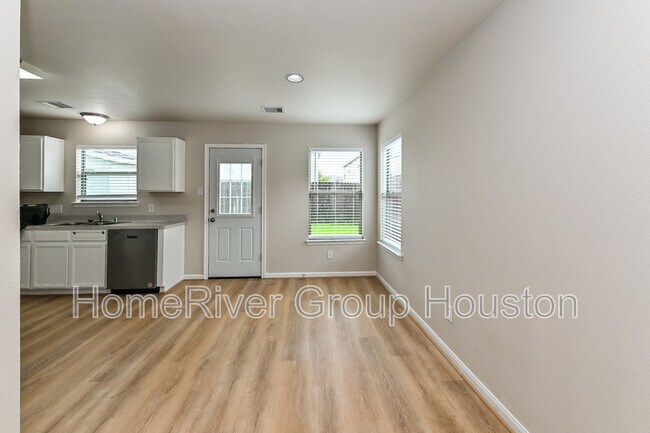 Building Photo - 6610 Hawthorne Falls Ln