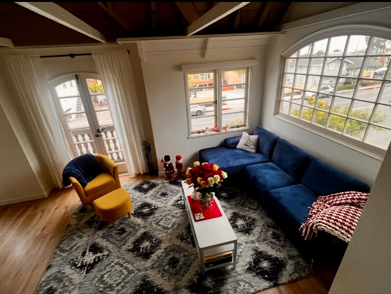 Foto principal - 1111 Glenneyre St