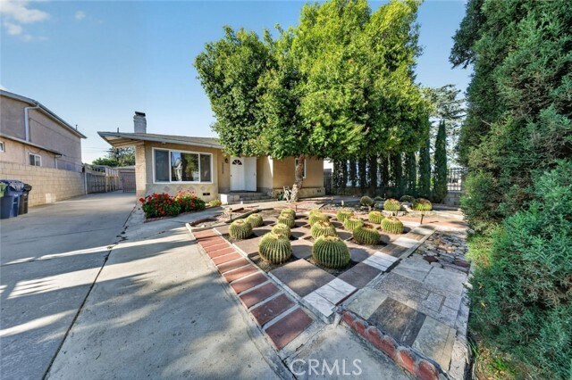 Building Photo - 11407 Delano St