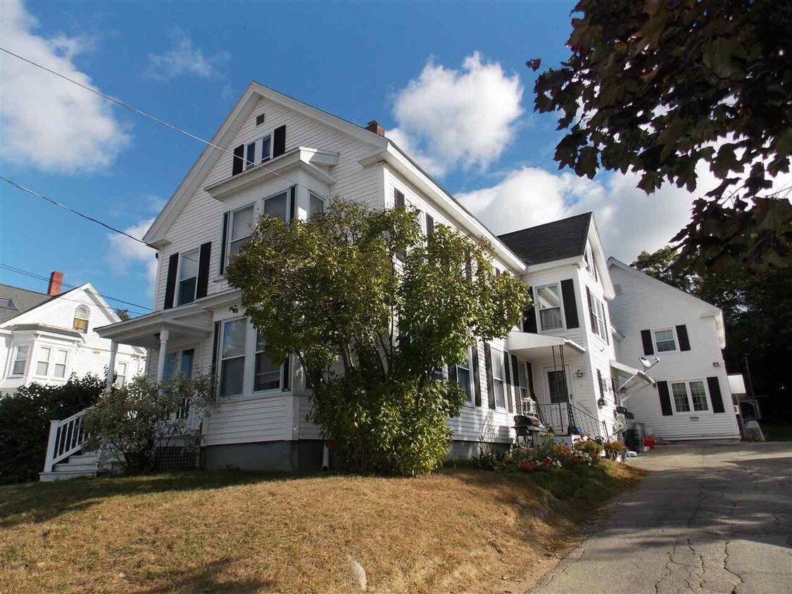 345 Elm St, Laconia, NH 03246 Room for Rent in Laconia, NH