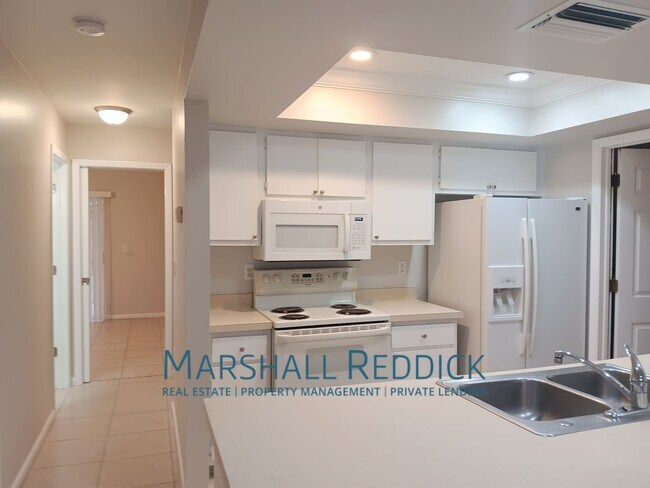 Building Photo - 3 bedroom 2 bath 1 car garage duplex