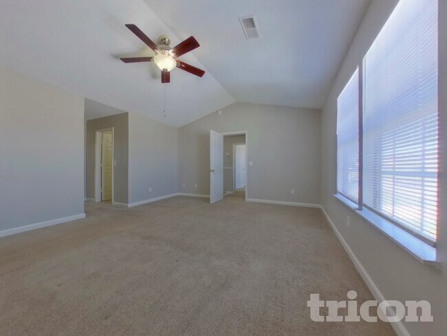Building Photo - 390 Fox Trot Dr