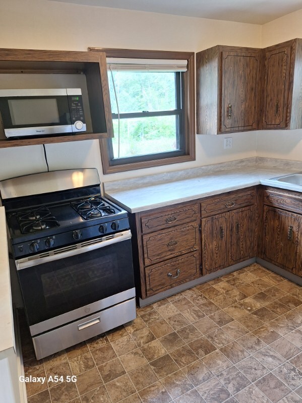 Stainless steel stove and microwave - 4624 Verona Rd Townhome