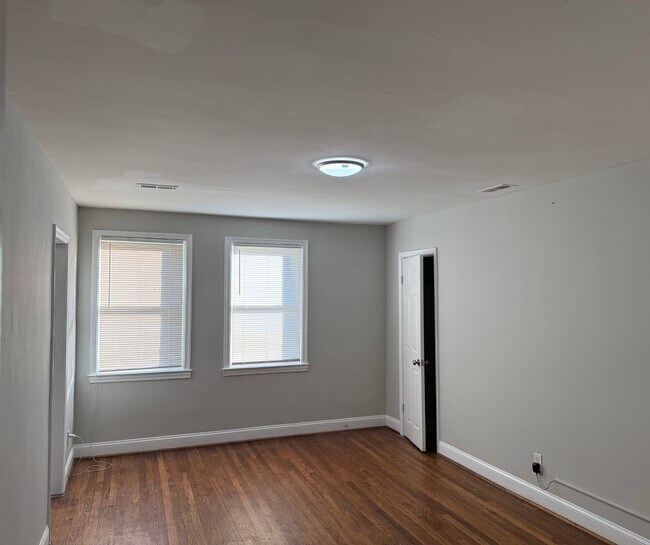 Foto del edificio - 5644 Midwood Ave