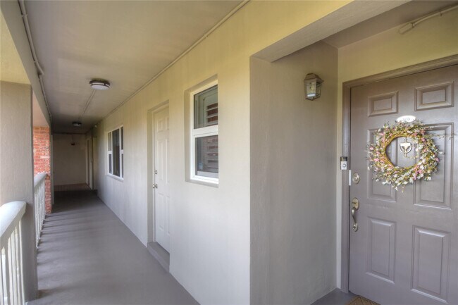 Building Photo - 3111 NE 51st St
