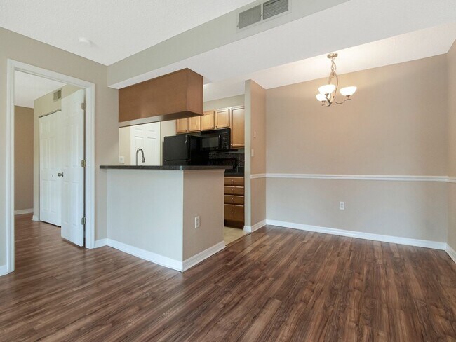 Foto del edificio - 221 Lake Brook Cir