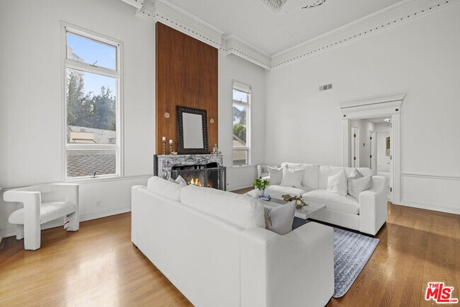 Foto del edificio - 865 Warner Ave