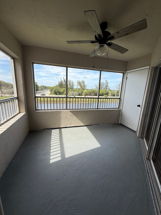Foto del edificio - 2881 N Oakland Forest Dr