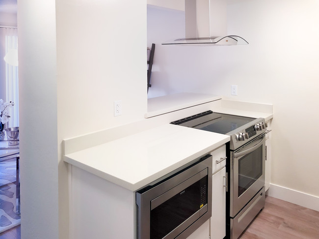 Quartz Countertops - Newport Apartments