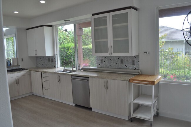 Foto del edificio - 3BR+/3BA EXECUTIVE HOME IN EVER POPULAR RI...