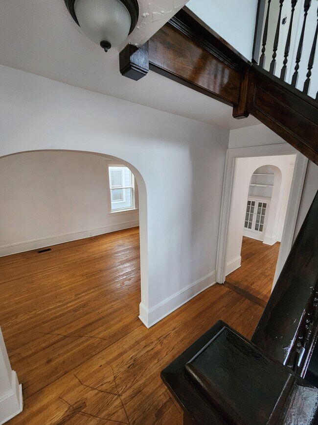 Building Photo - 412 Dove St