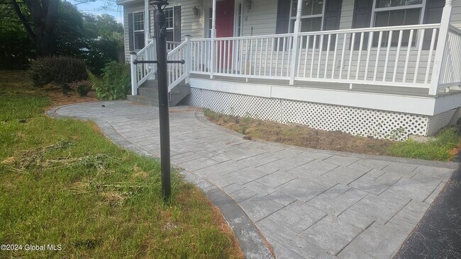 Foto del edificio - 4 Round Table Rd