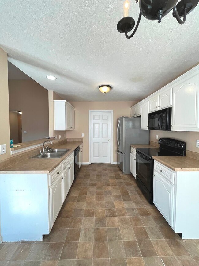 Foto del edificio - Available Now!  Beautiful ranch style home at Exit 1, pets allowed!