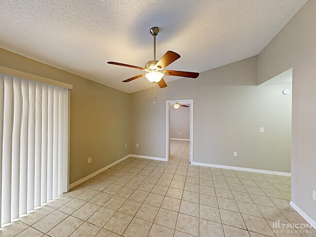 Foto del edificio - 10827 Claymont Dr